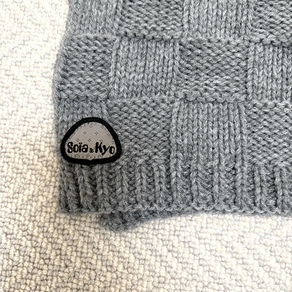 SOIA & KYO Snood / Neck-warmer / Infinity Scarf in Grey - Picture 6 of 9